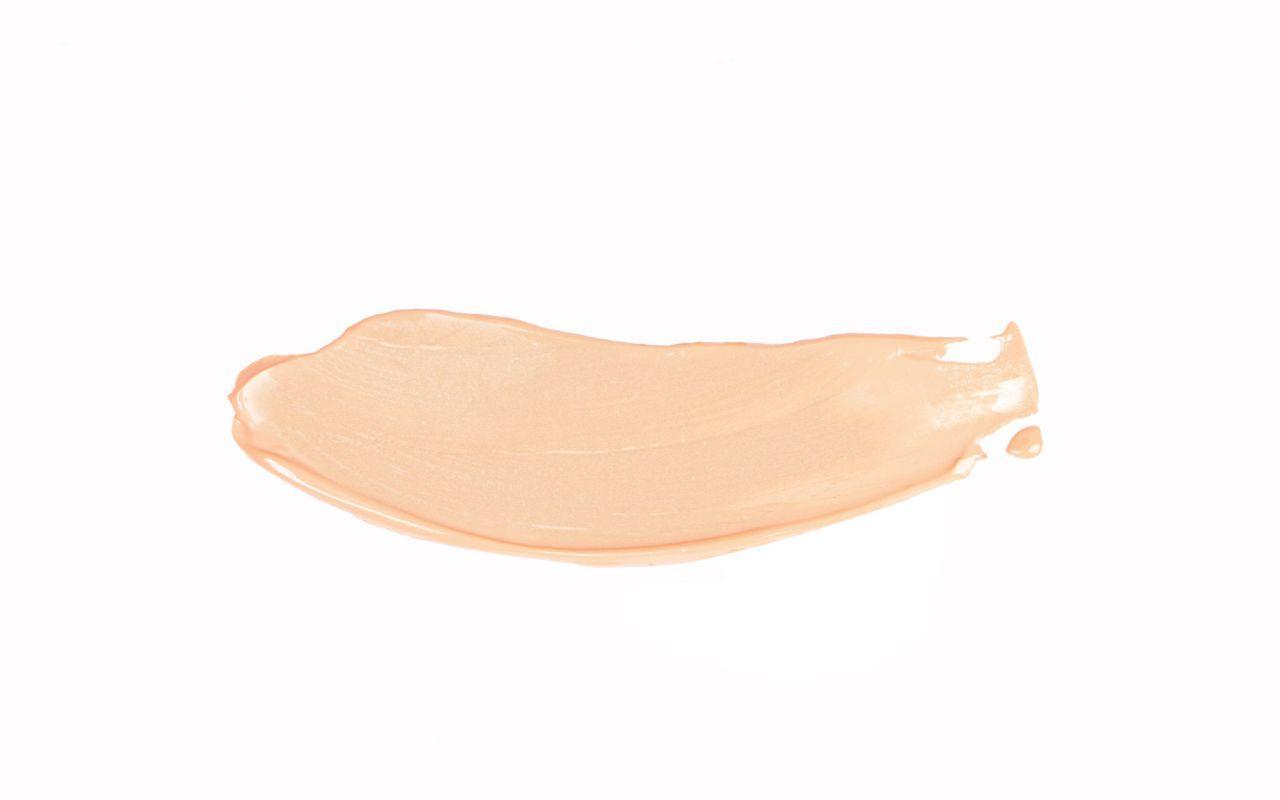 Swatch del primer per occhi applicato su pelle