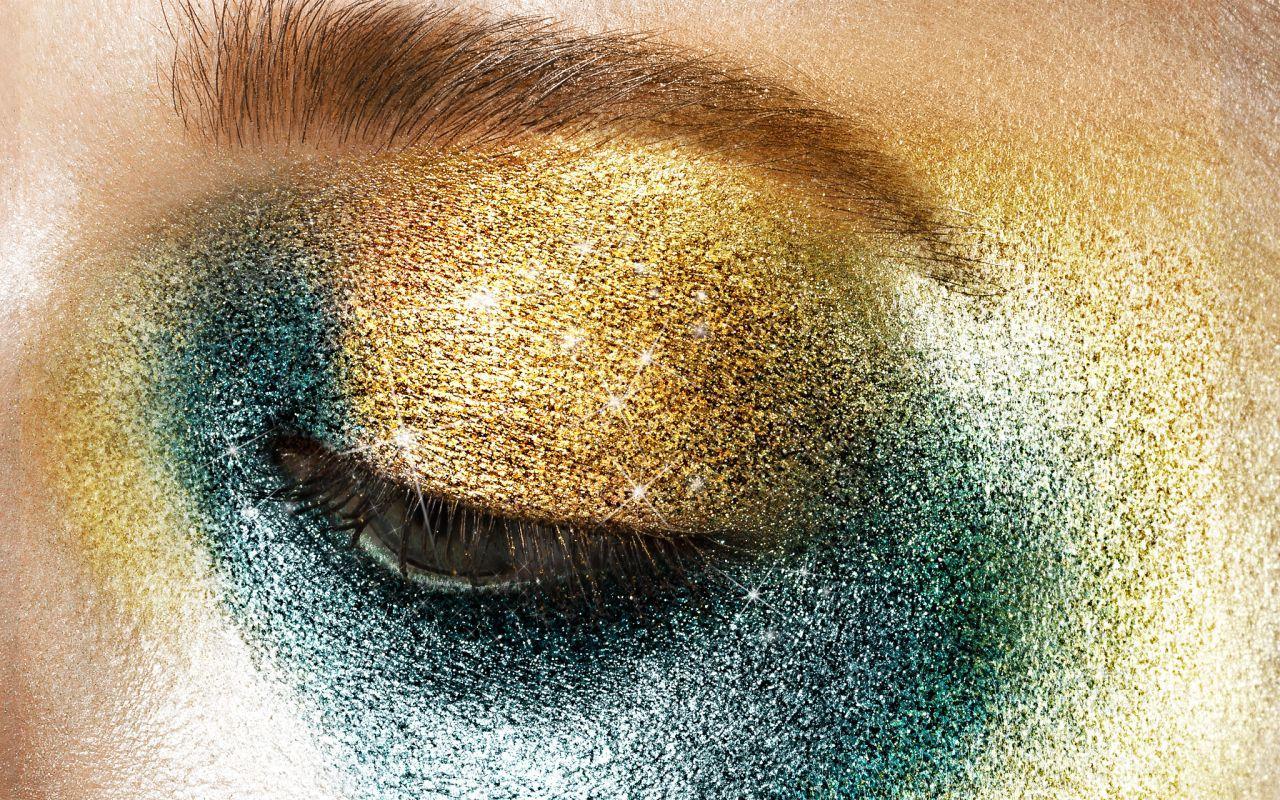 Pupa Ombretto Compatto Glitter Bomb 004 - dettaglio applicazione