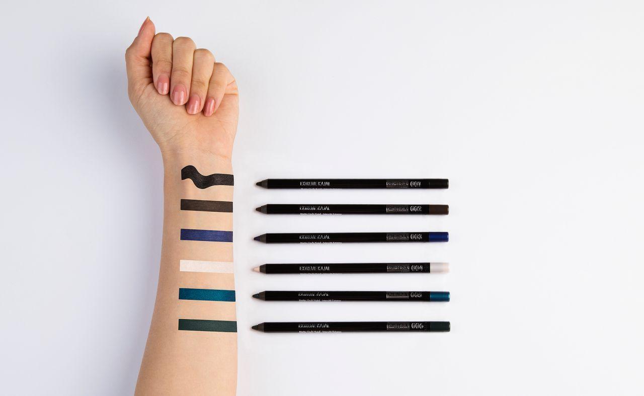 Matita Kajal applicata su braccio con swatch di colore delle sfumature