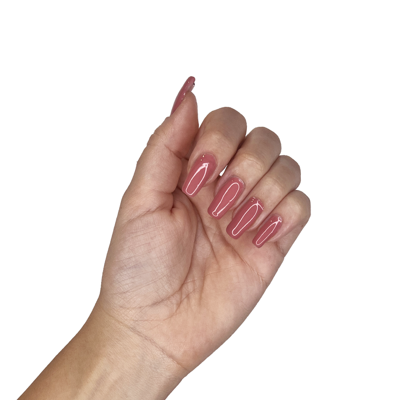 layla-semipermanente-layba-gel-polish-n.766-vintage-blush-5ml Mano che indossa lo smalto Vintage Blush sulle unghie