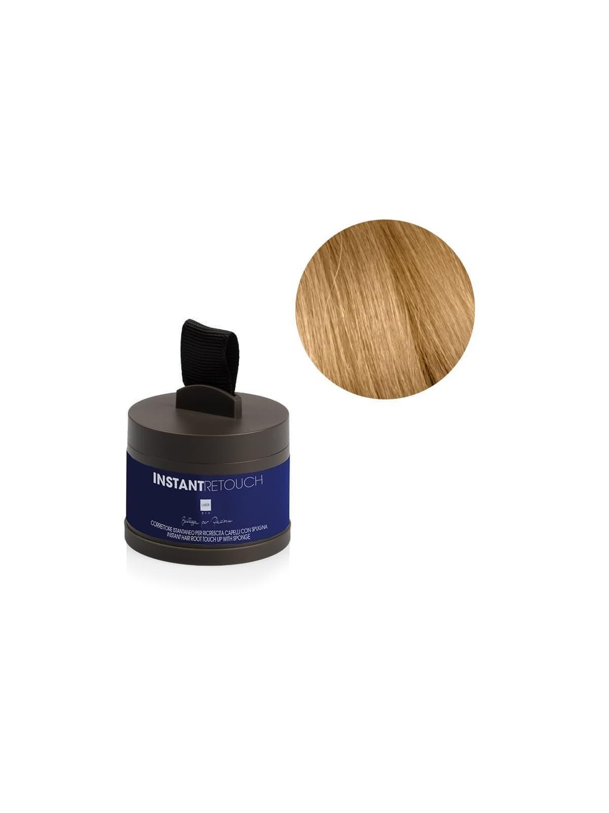 -labor-instant-retouch-ombretto-ricrescita-capelli-biondo Barattolo blu di Instant Retouch con applicatore spray, affiancato da campione di capello biondo trattato