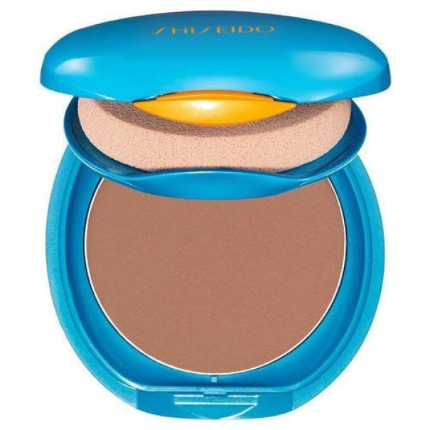 Fondotinta compatto Shiseido Sun SPF30, confezione blu aperta con prodotto e specchietto