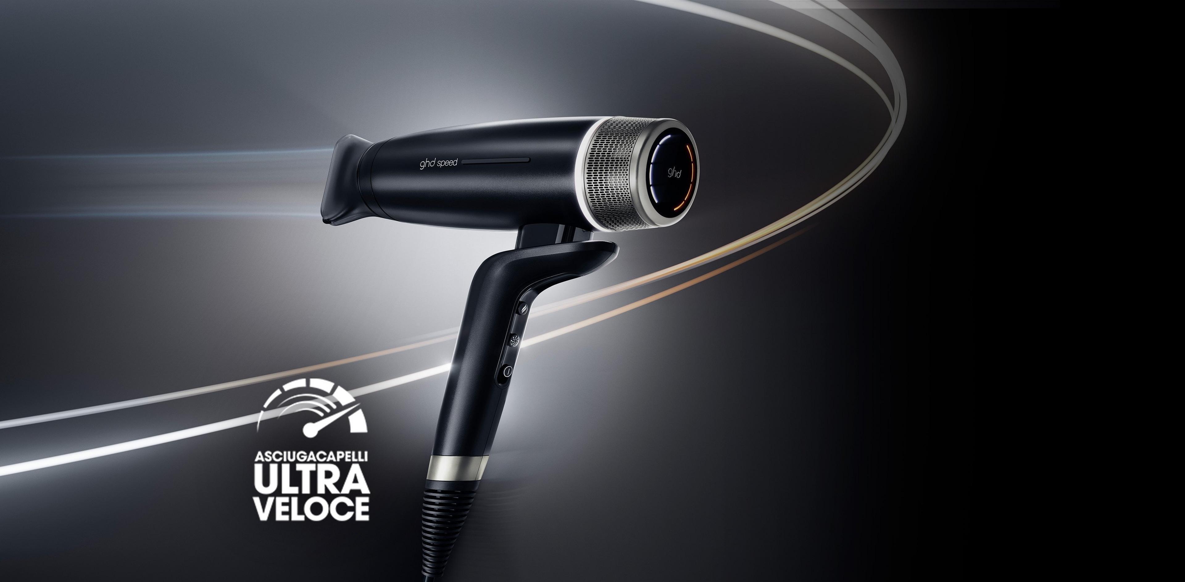 ghd ghd speed phon a ioni nero opaco - foto 2 Phon GHD Speed nero in uso con flusso d'aria evidenziato e logo ULTRA VELOCE